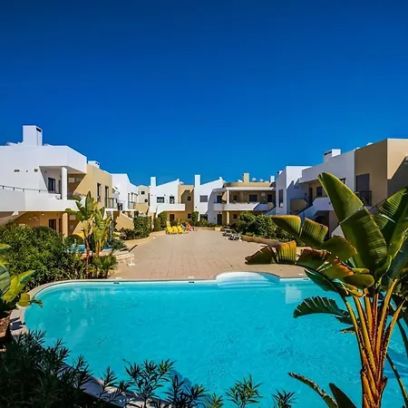 Апартаменты Two Bedroom In Albur Village 2q